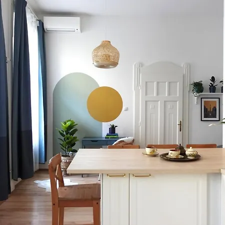 Bpr Pastellion Art In Buda Apartment Budapest